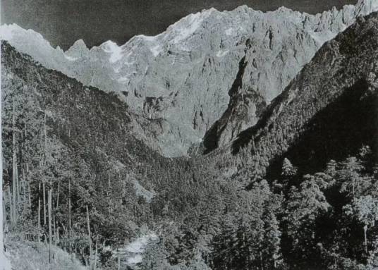 香格里拉（小说《消失的地平线》中虚构的神秘国度）