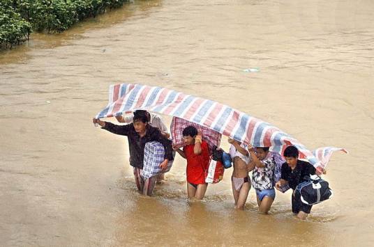 风雨同舟（阎肃、徐沛东创作歌曲）