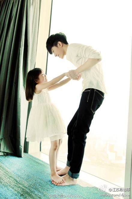 18岁最萌年龄差兄妹