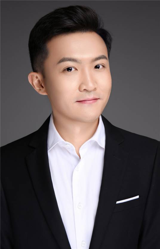 苏迈（武汉音乐学院声乐教师）