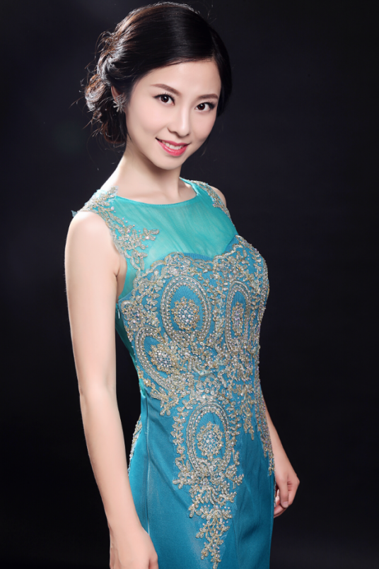 黄静（中国歌剧舞剧院主持人）