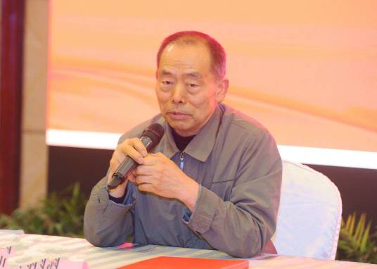 王国春（五粮液集团有限公司名誉董事长）