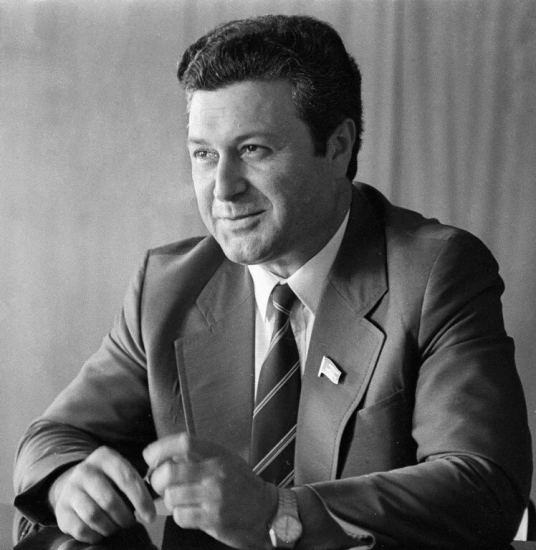 阿亚兹·尼亚齐·奥格雷·穆塔利博夫