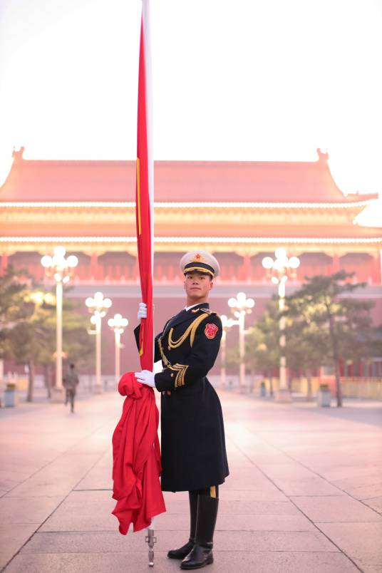曾嵘(国旗护卫队护旗手)