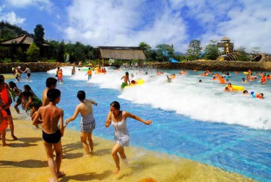 森波拉冰川水谷