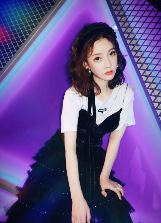 冯提莫（中国内地女歌手、网络主播）