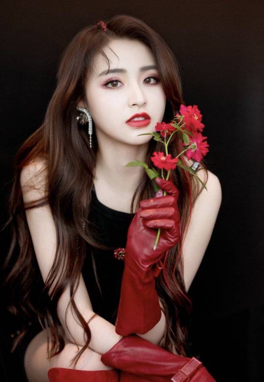 金子涵（中国内地女歌手、舞者）