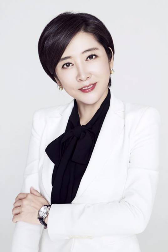 吴学兰（中国女电视时事评论员）