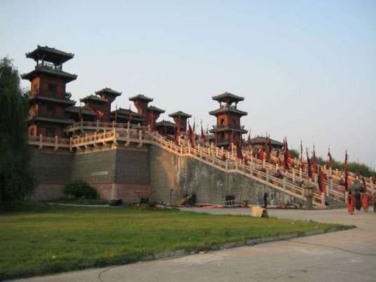 铜雀春深锁二乔