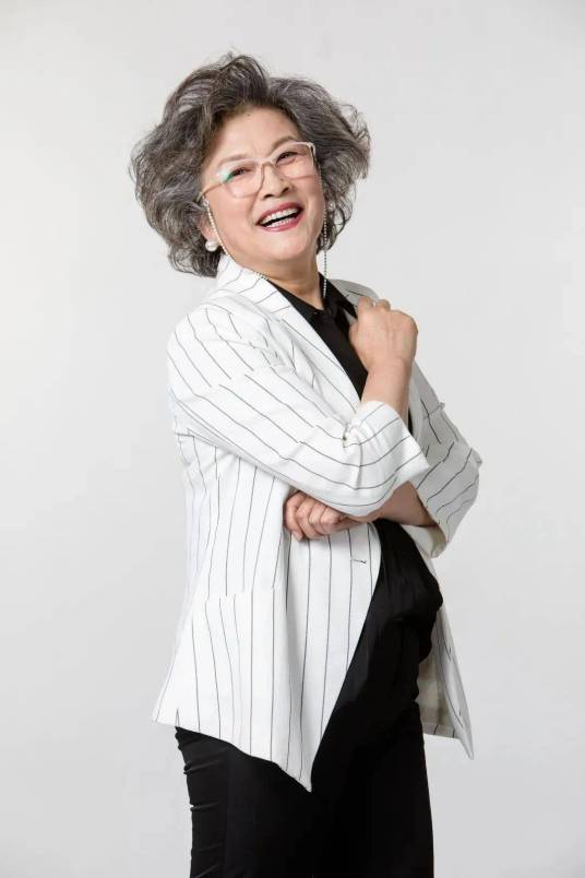 宋春丽（中国内地女演员，国家一级演员，中国电影表演学会副会长）