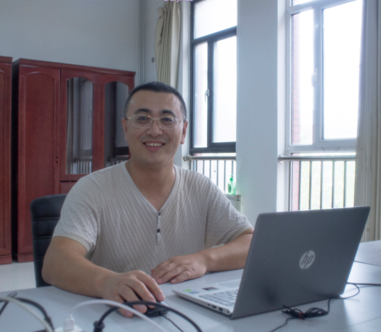 王泽奇（青岛黄海学院教师）