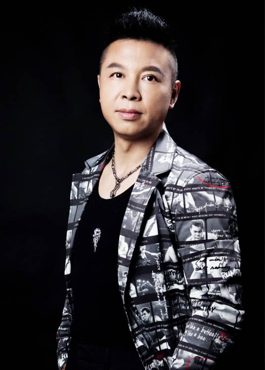 王金海（歌手、导演、画家、国家一级美术师）