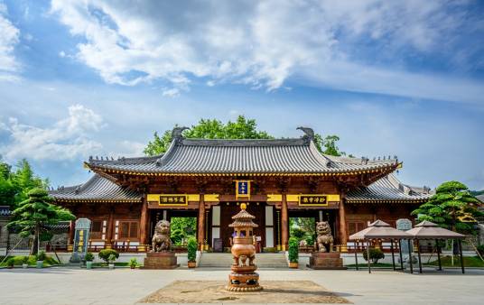 东林寺（中国江西省九江市的寺庙、佛教净土宗祖庭）
