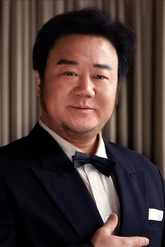 霍勇（中国内地男中音歌唱家，国家一级演员）