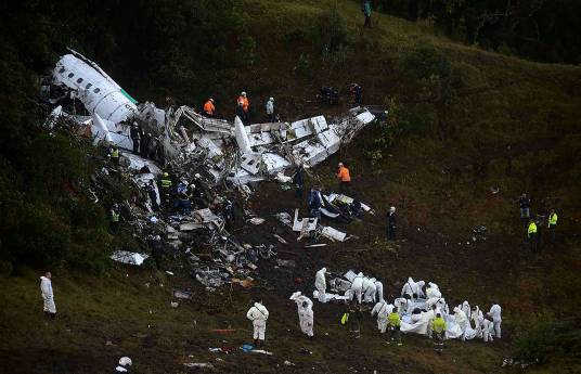 11·29哥伦比亚机场飞机坠毁事故