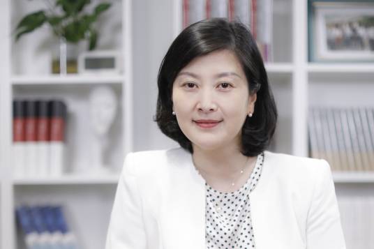 顾春芳(北京大学艺术学院教授、博士生导师、作家)