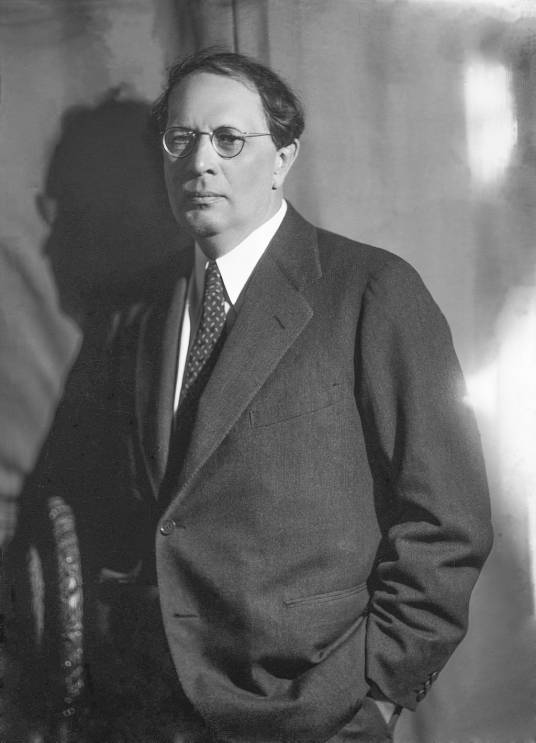 阿·托尔斯泰（苏联著名作家、《苦难的历程》作者）