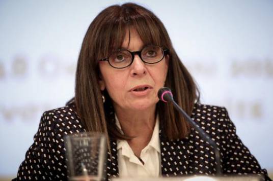 卡特里娜·萨克拉罗普卢