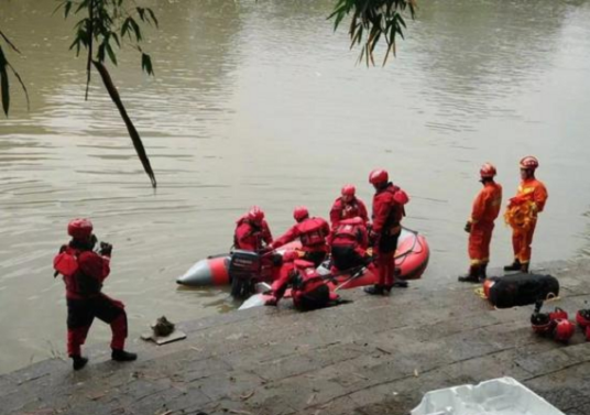 4·21桂林龙船翻船事故