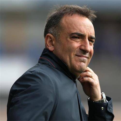 卡洛斯·卡瓦利亚尔