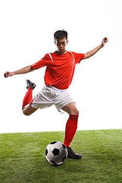 足球运动员（从事足球运动和足球赛事为职业运动的人员）