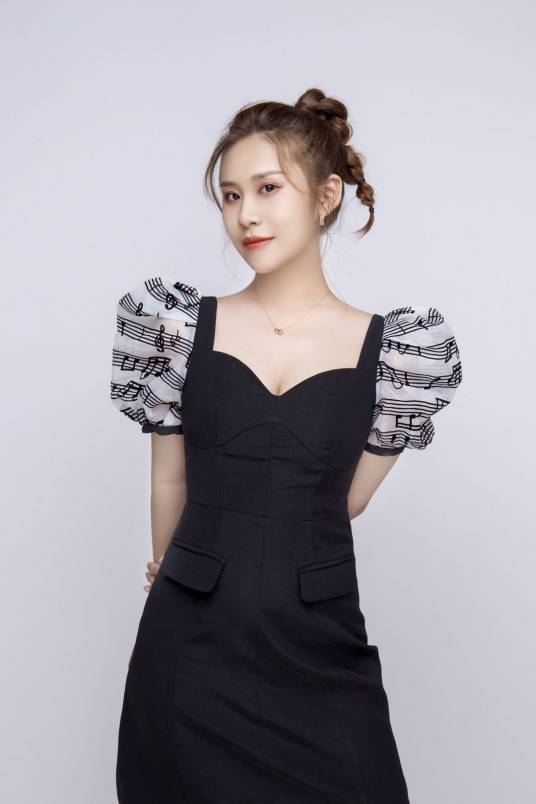 解答（中国内地女主持人）