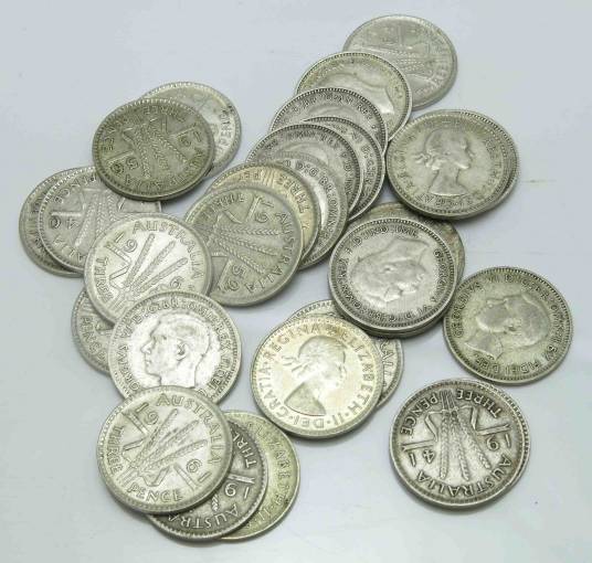 货币（充当一切商品的等价物的特殊商品）