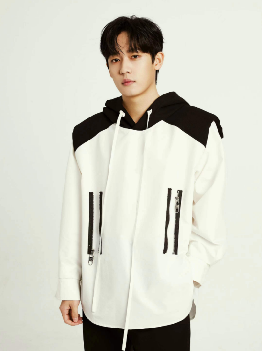 闫永强（中国内地男歌手、唢呐演奏者）