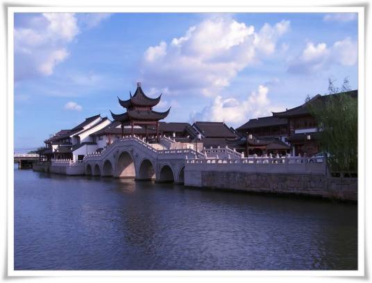 廊桥（设有廊屋的历史桥梁）