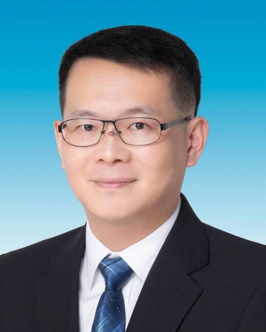 严峻（福建省委政法委副书记兼政治部主任）