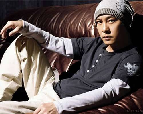 你爱我像谁（张卫健演唱的歌曲）