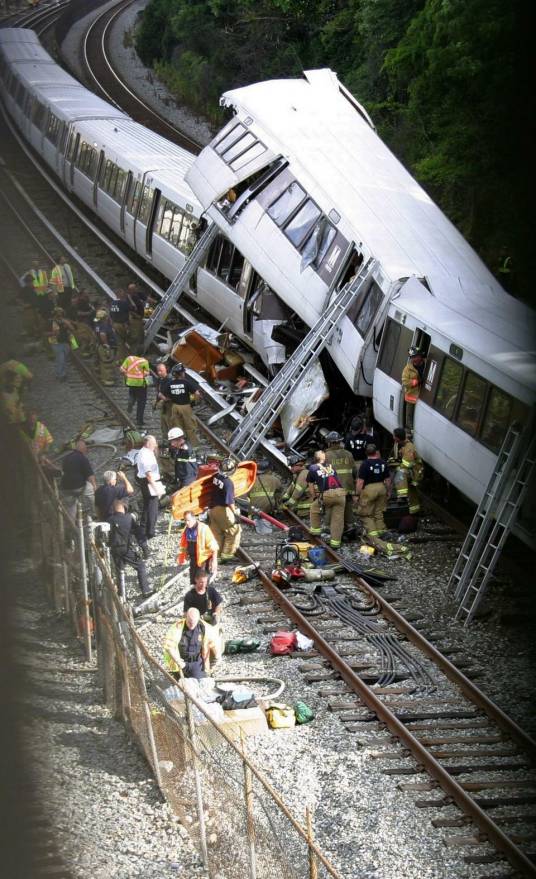 2·3美国俄亥俄州火车脱轨事故