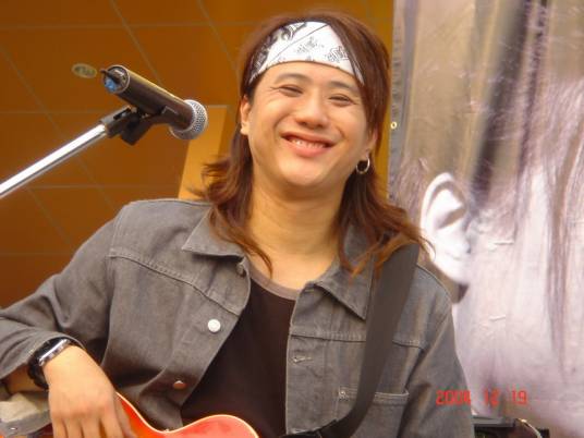 刘晓华（信乐团贝斯手）