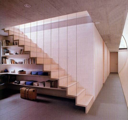 楼梯设计（上下两个空间的通道设计）