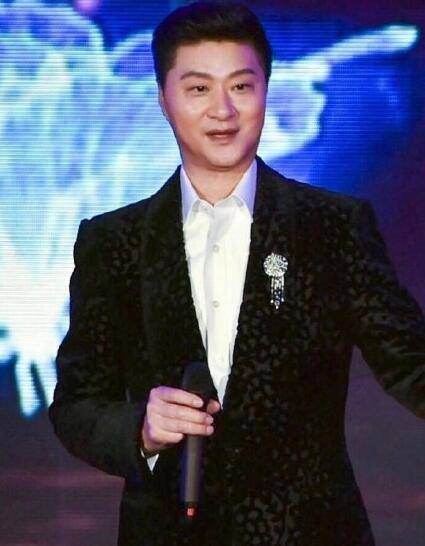 范涛（中国海军航空兵文工团歌手，范冰冰、范丞丞的父亲）