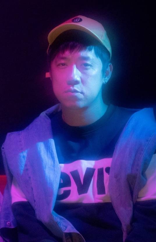 黑轮（皇后皮箱乐团贝斯手）