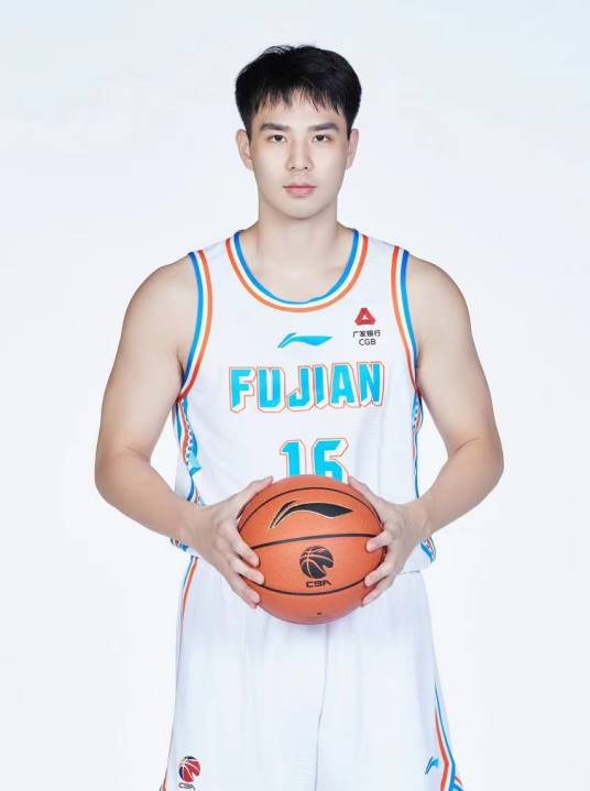 黄艺（1999年11月出生的中国篮球运动员）
