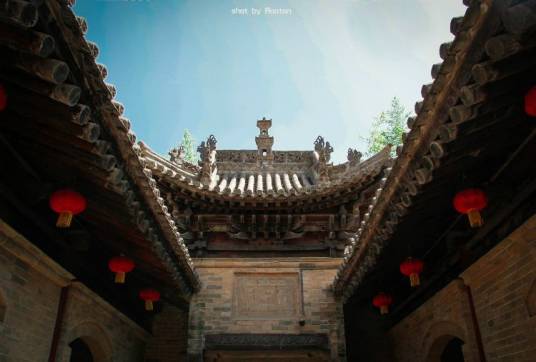 举目见日，不见长安