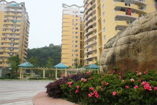 阳光花园（广东省广州市白云区辖小区）