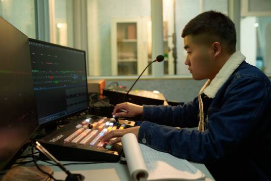 二牛（制片人兼导演）