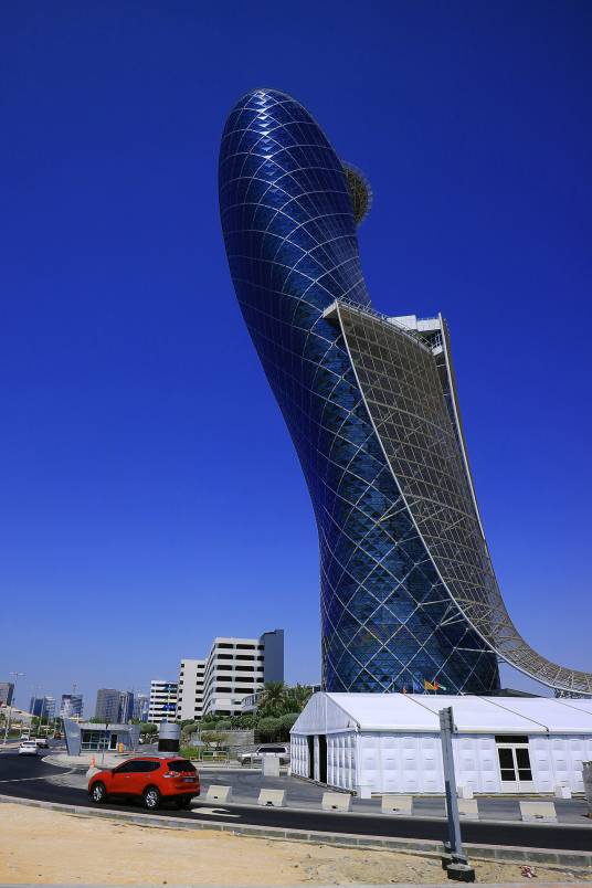 阿布扎比首都之门斜塔