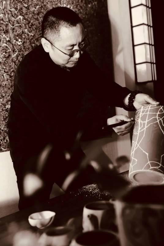 徐庆华（中国书画篆刻家、上海书法家协会副主席、上海市文史研究馆馆员）