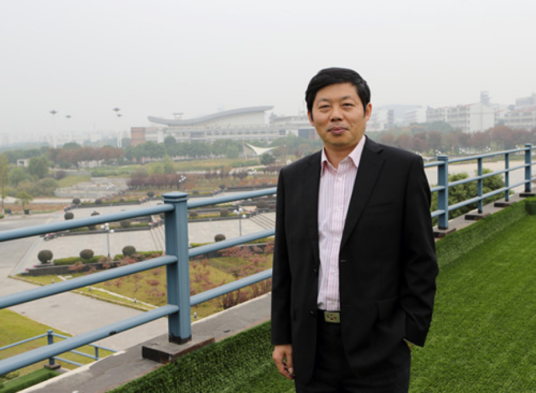 王庚（南京财经大学经济学院教授，政协江苏省第十二届委员会人口资源环境委员会委员）