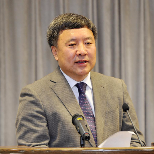 韩生（中国著名舞美设计家、上海戏剧学院原院长）