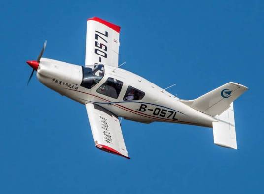 “小鹰”500多用途飞机