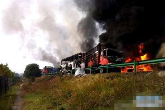 10·15沪陕高速交通事故