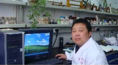 郭金山（甘肃省皮革塑料研究所副教授）