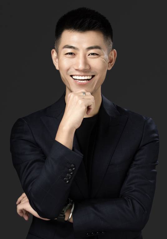 吕游（制片人、电影节顾问/评委、文旅顾问、出品人、探险家、文体KOL、马拉松/滑雪/铁三精英、全球旅行达人）