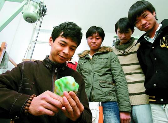 杨树明(腾冲县树明玉雕有限责任公司董事长)