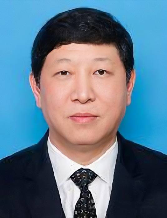 何鸿（福州市公安局党委委员（挂职）、长乐区政府党组成员、副区长、区公安局党委书记、局长、督察长）